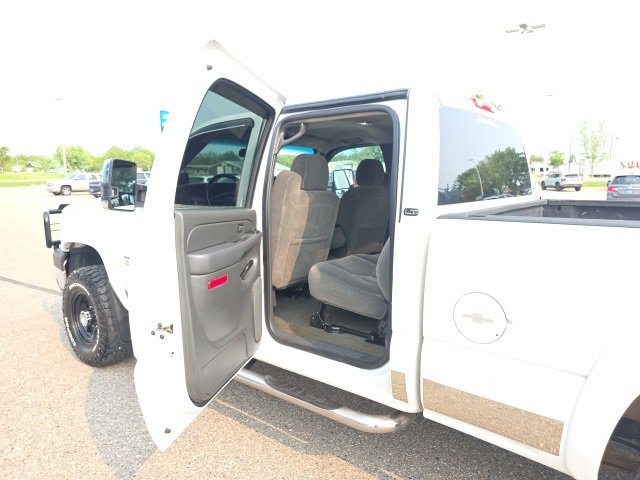 Used 2006 Chevrolet Silverado 2500 LT w/ Heavy-Duty Power Package image 22
