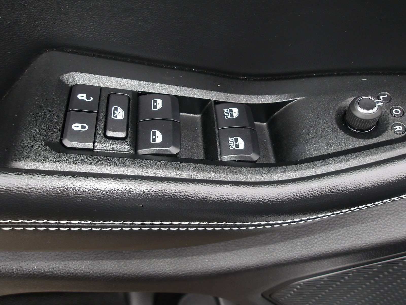 Used 2025 Jeep Grand Cherokee Altitude image 15