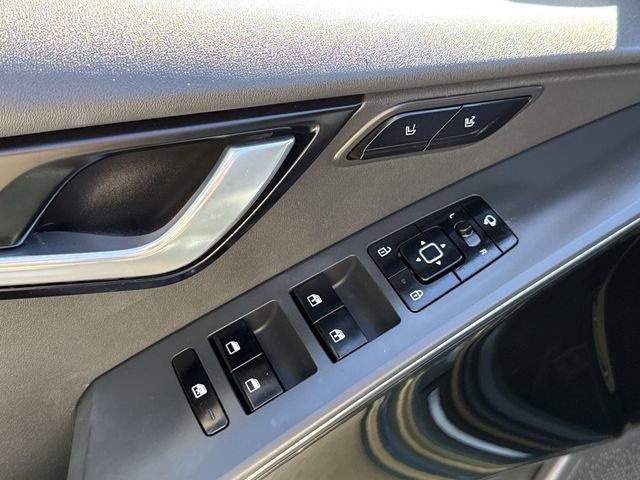 Used 2023 Kia Niro SX Touring image 16