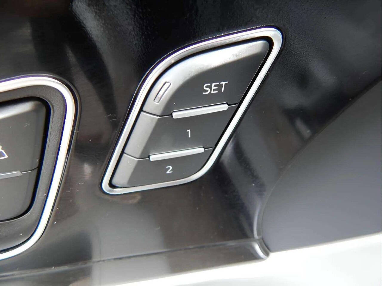 Used 2017 Audi Q7 3.0T Prestige image 16