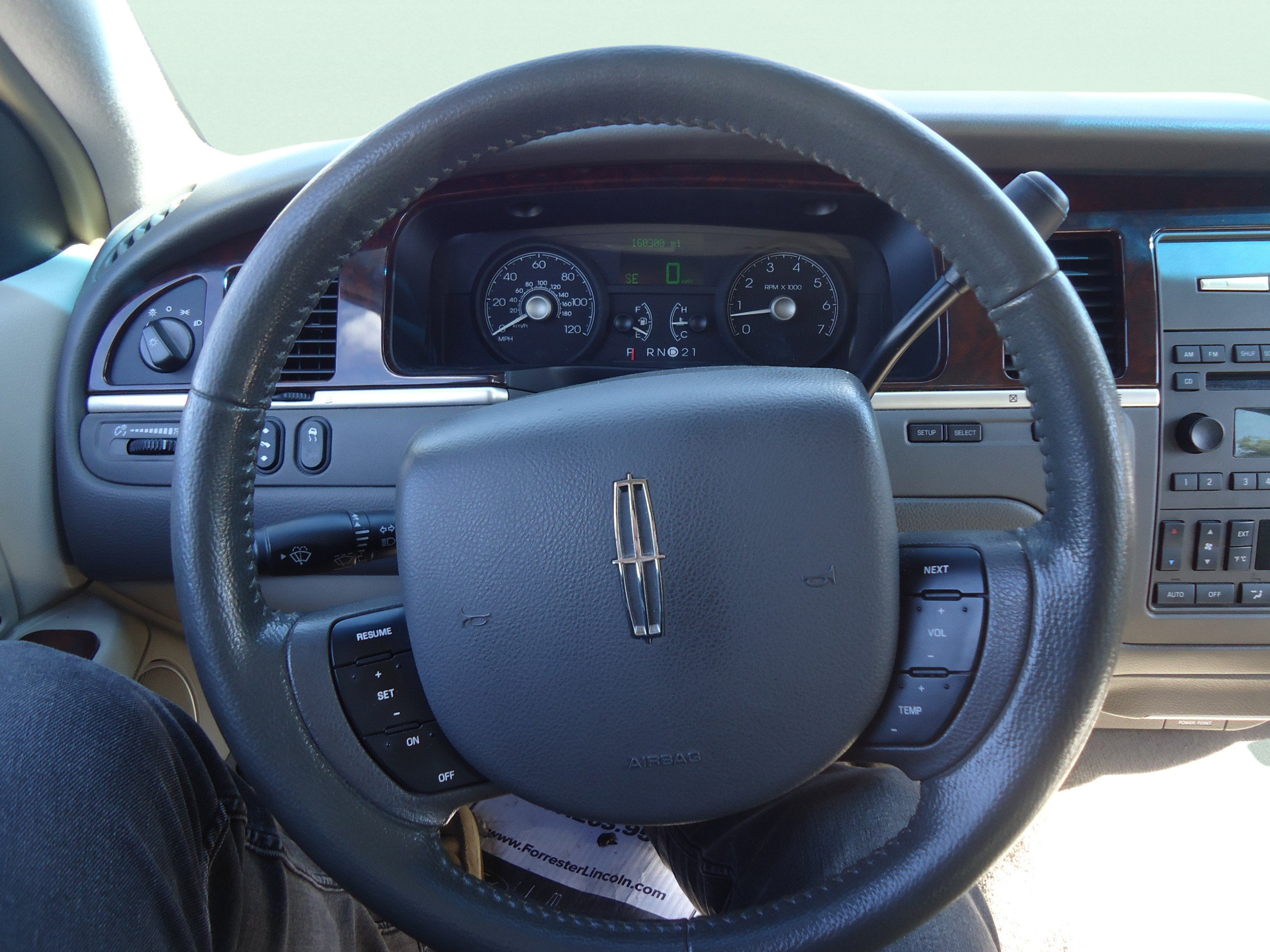 Used 2006 Lincoln Town Car Signature RWD image 12