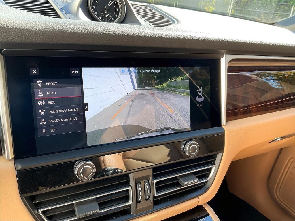 Certified 2023 Porsche Macan AWD/4WD image 26
