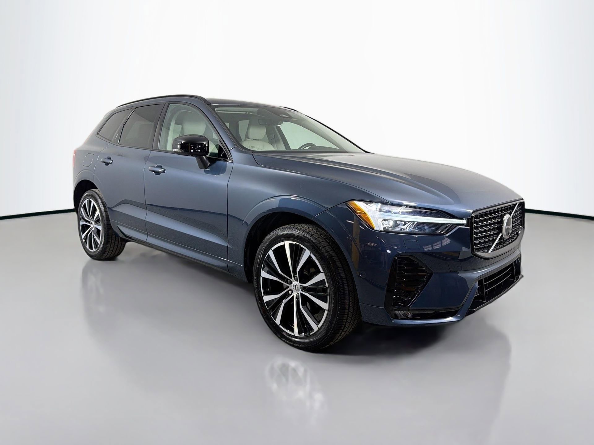Certified 2023 Volvo XC60 B5 Plus w/ Climate Package FWD image 3