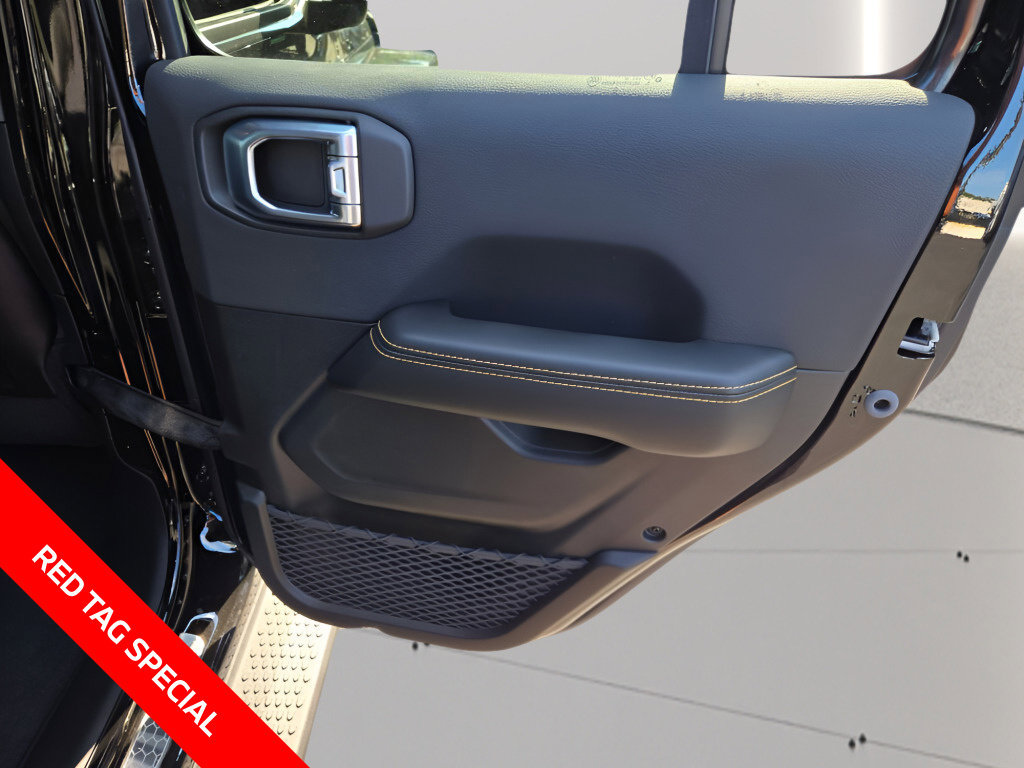 New 2026 Jeep Wrangler Unlimited Sahara AWD/4WD image 10