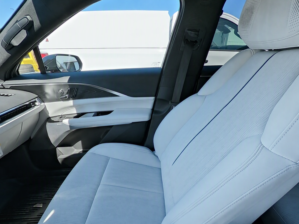 New 2025 Cadillac Lyriq Luxury w/ LPO, Floor Liner Package AWD/4WD image 9