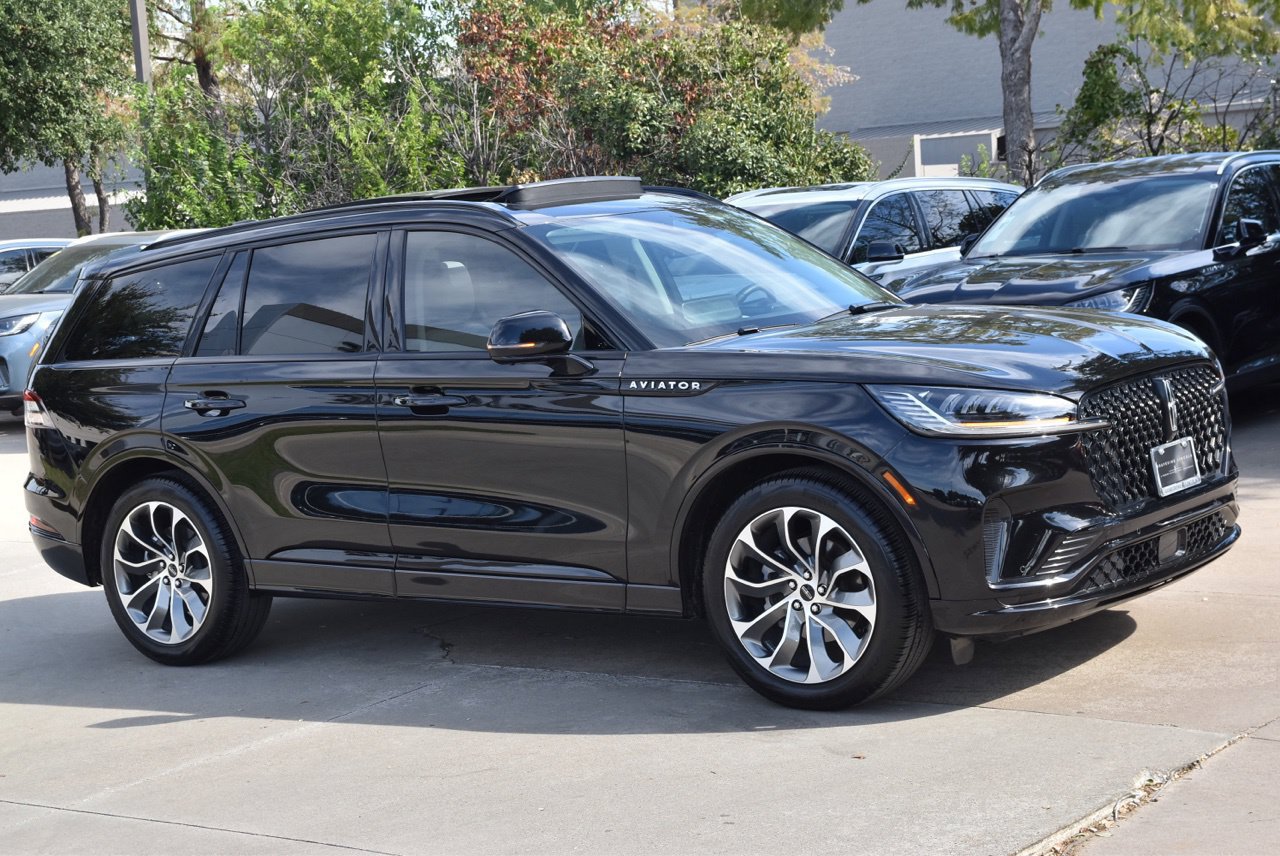 Certified 2026 Lincoln Aviator 2WD w/ Jet Appearance Package image 5
