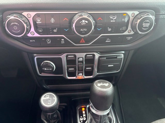 Used 2024 Jeep Wrangler Unlimited Sahara AWD/4WD image 29
