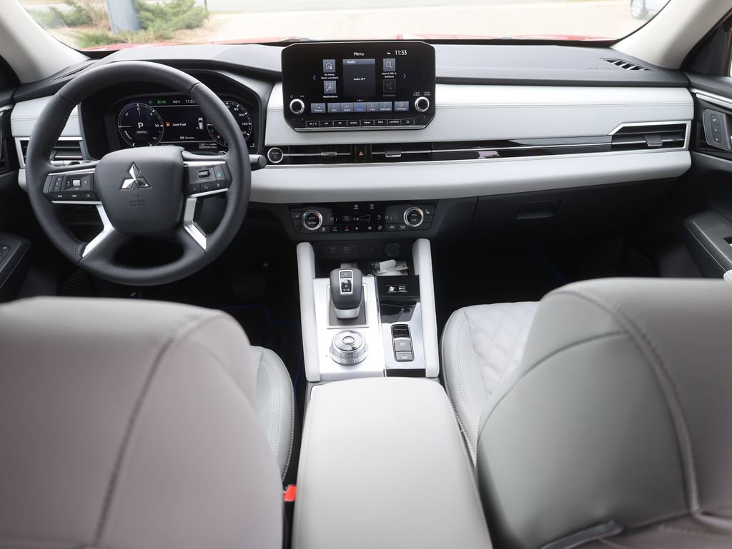 New 2025 Mitsubishi Outlander SEL image 23