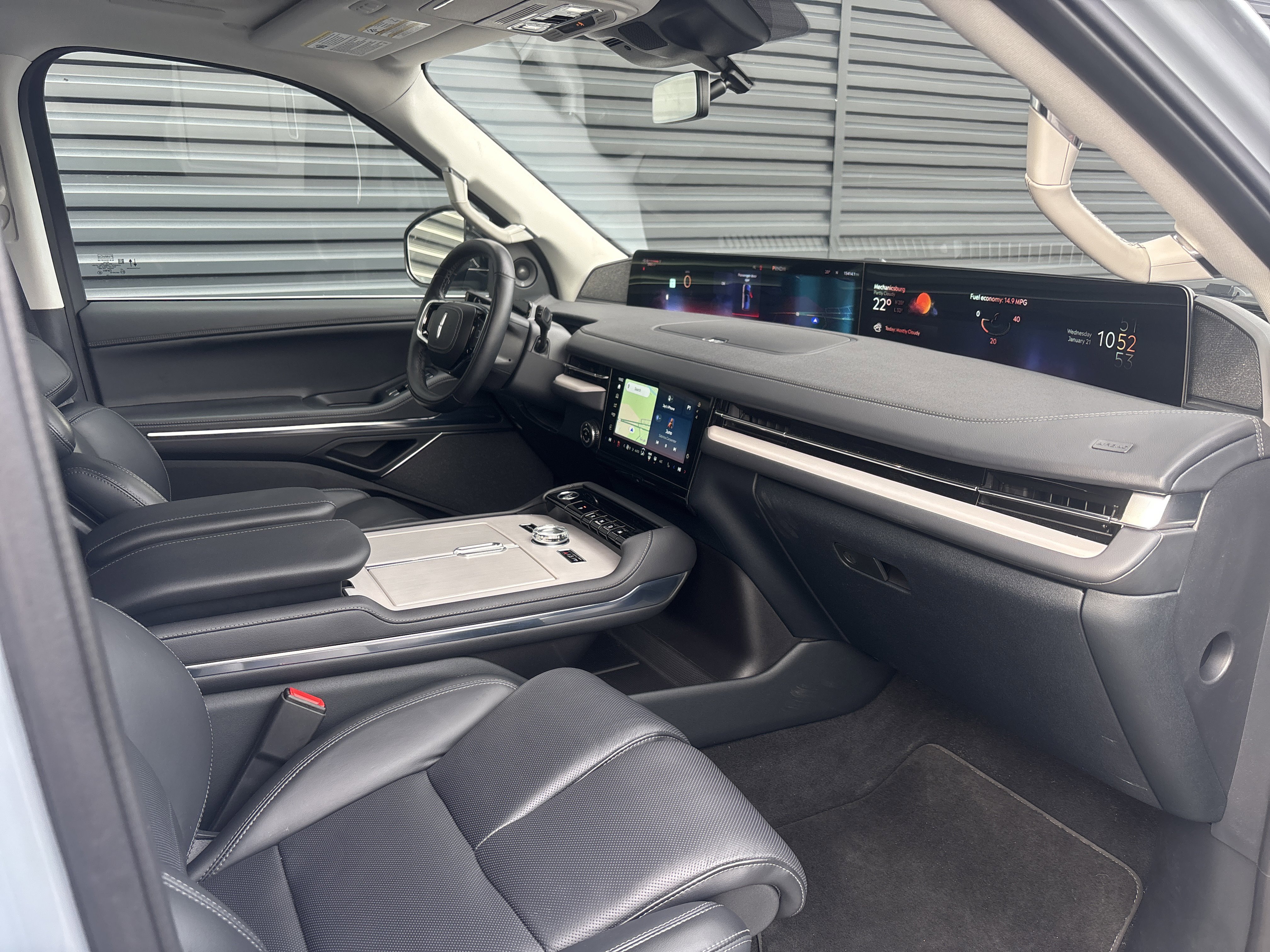 Used 2025 Lincoln Navigator L Reserve image 12