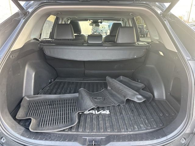 Used 2022 Toyota RAV4 XLE Premium image 17