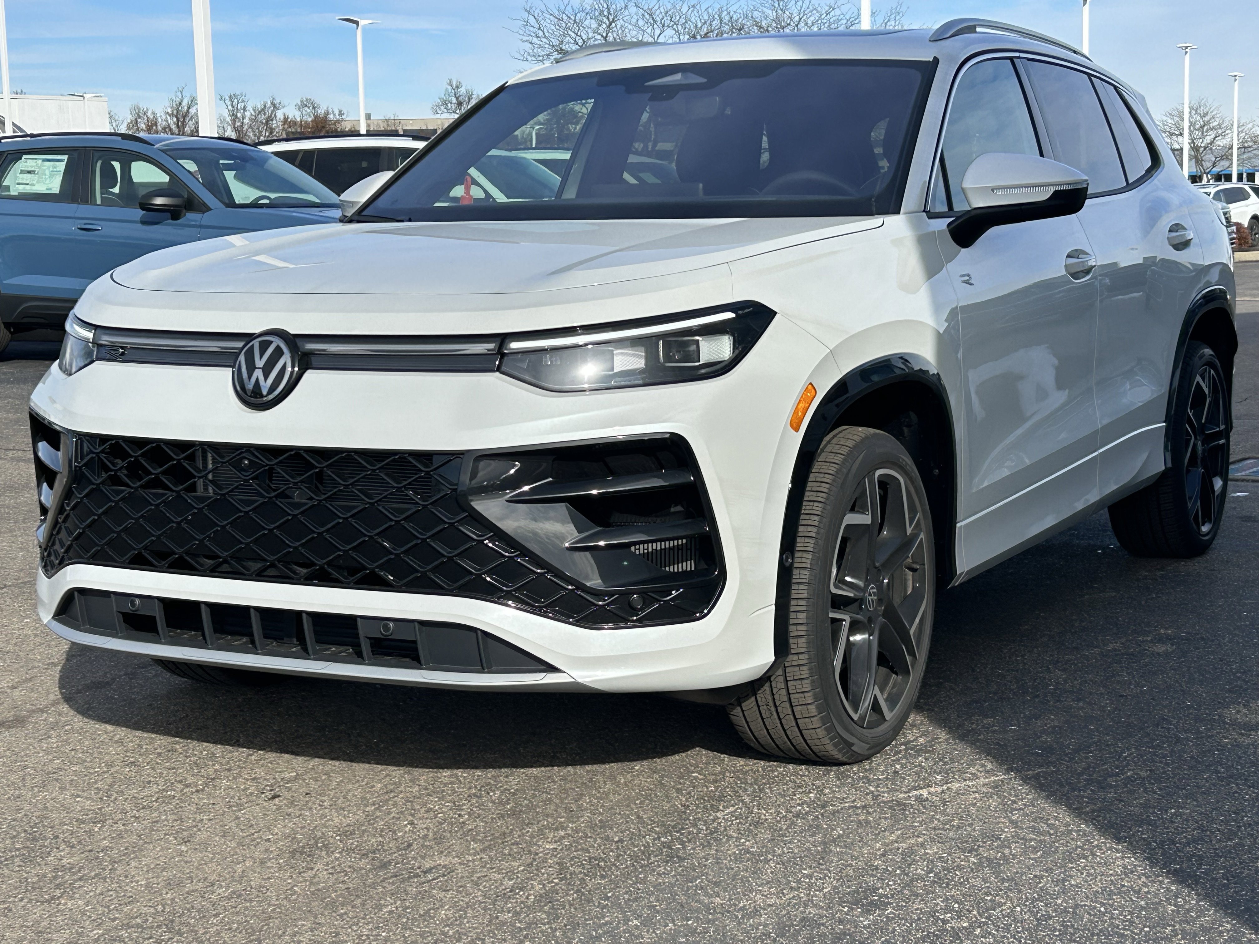 New 2026 Volkswagen Tiguan SEL R-Line image 3