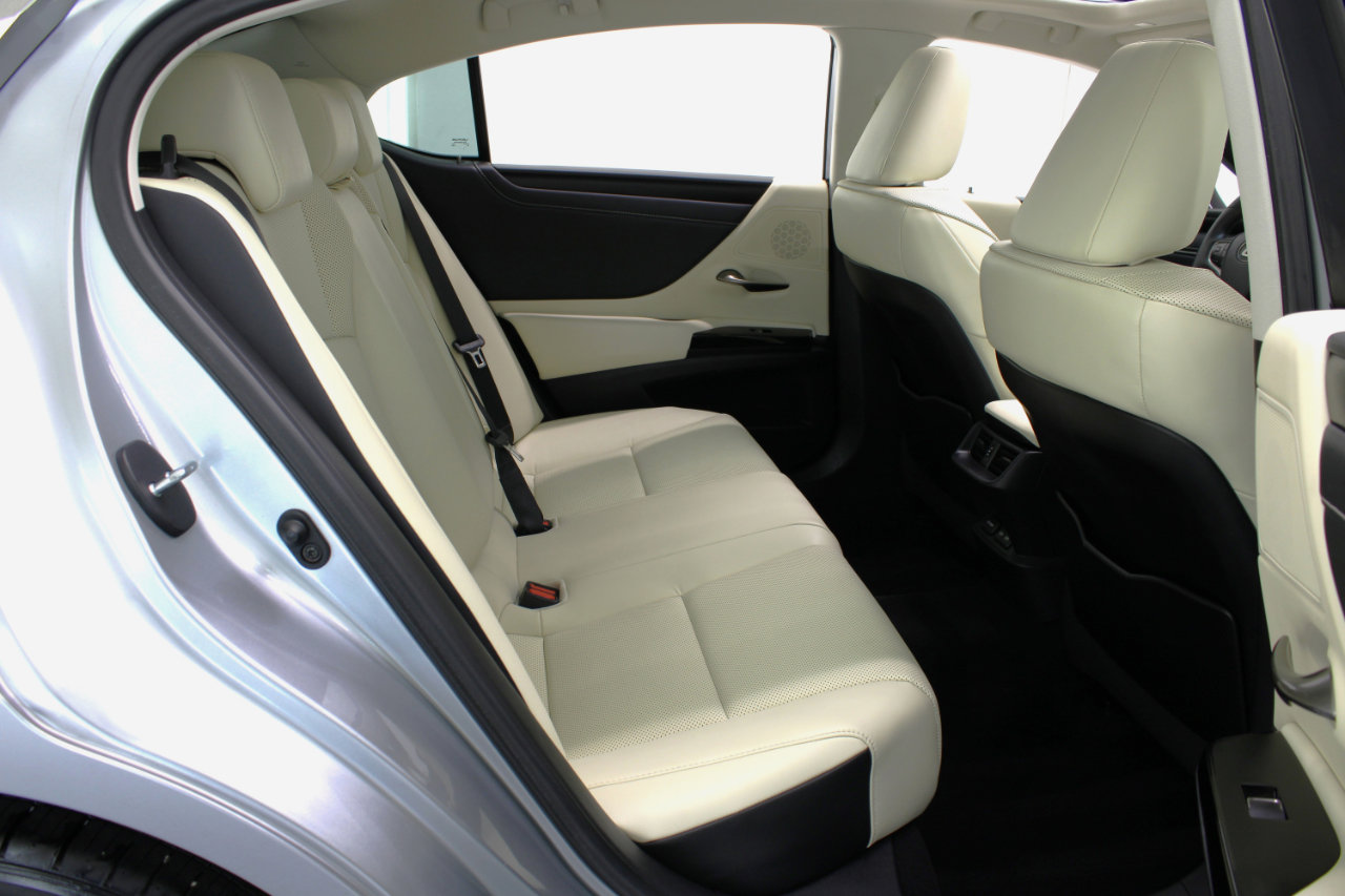 Used 2022 Lexus ES 350 w/ Premium Package image 42