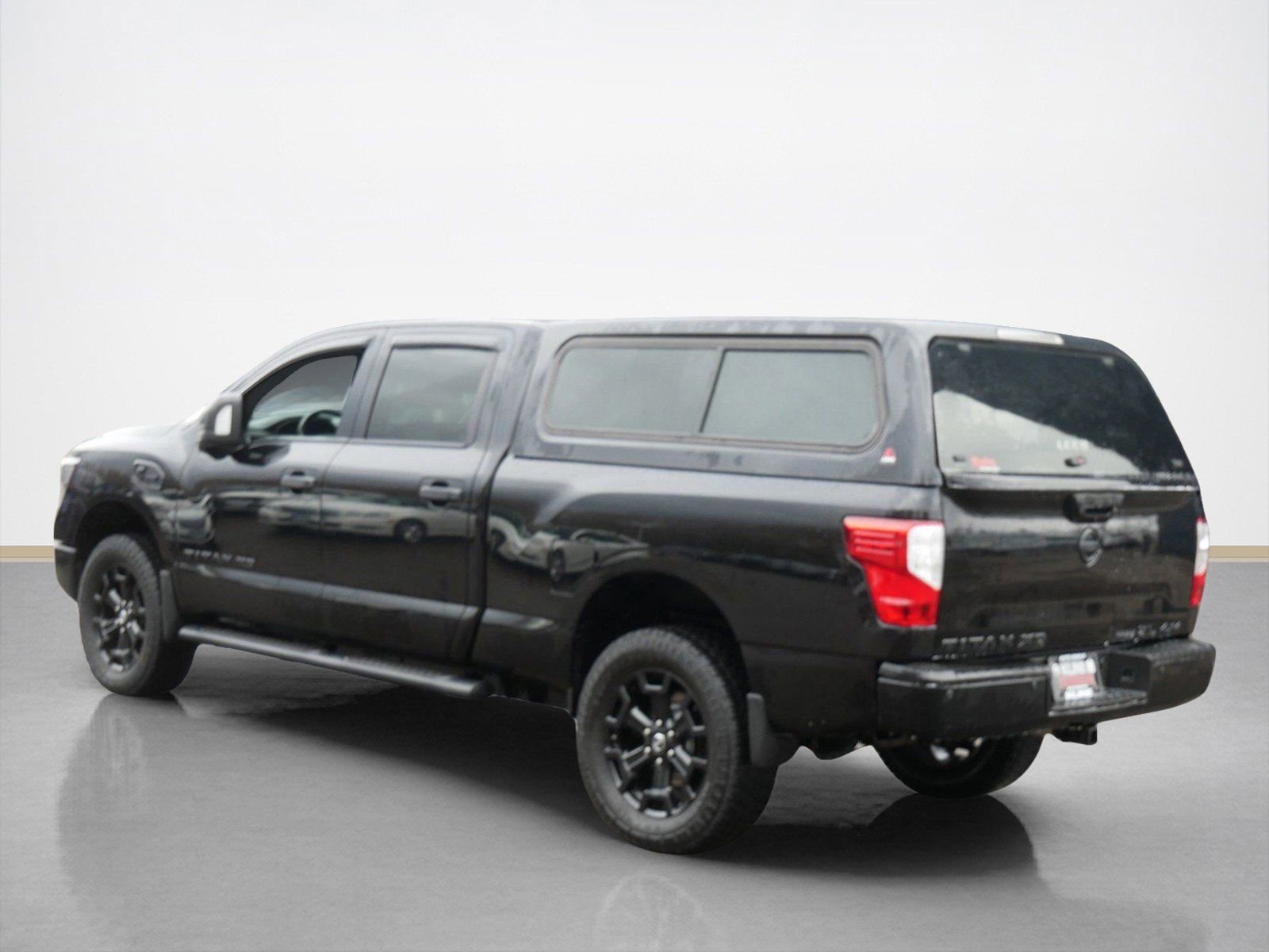 Used 2018 Nissan Titan SL w/ Midnight Edition image 5