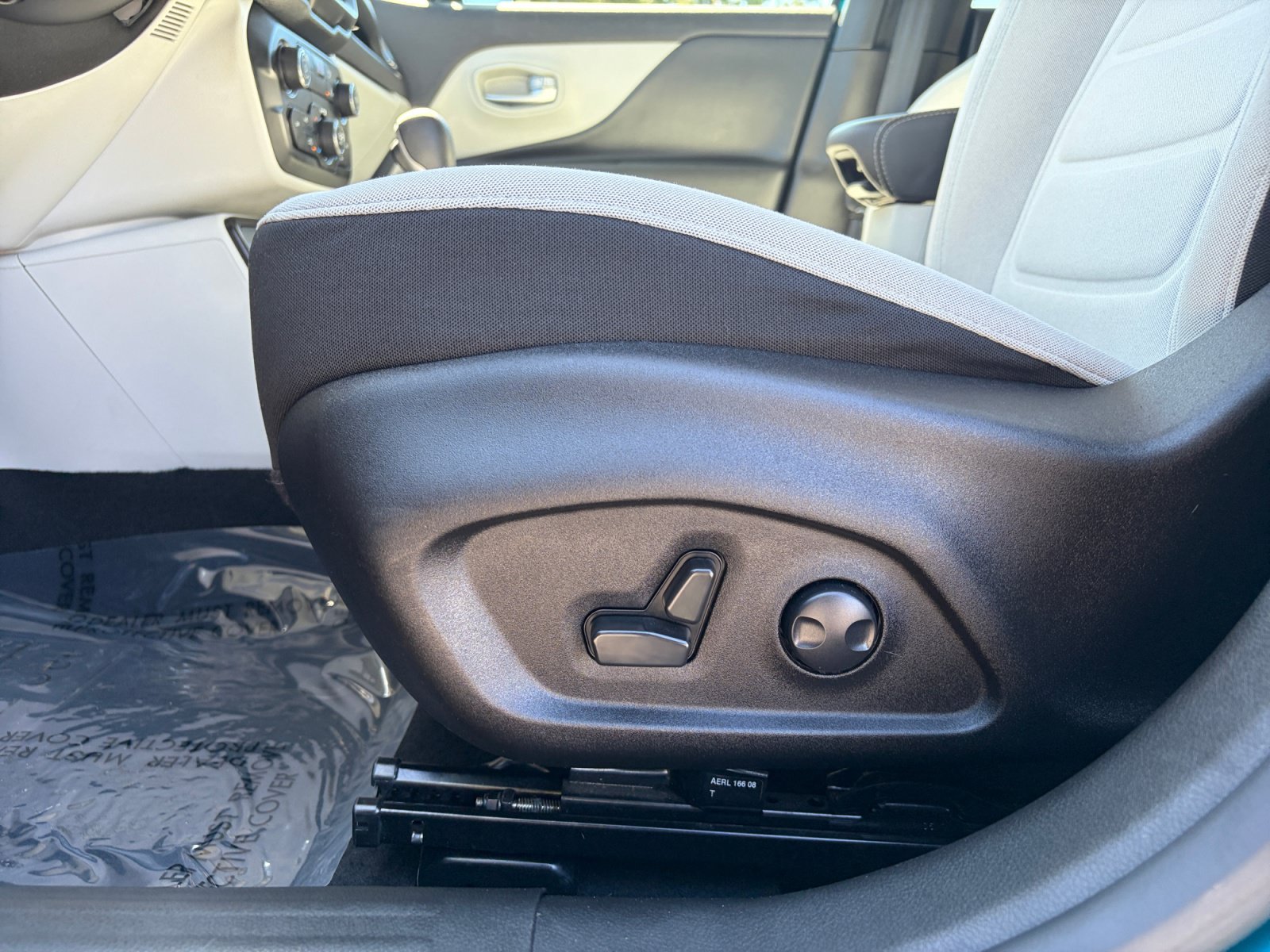 Used 2022 Jeep Renegade Latitude w/ Convenience Group AWD/4WD image 15