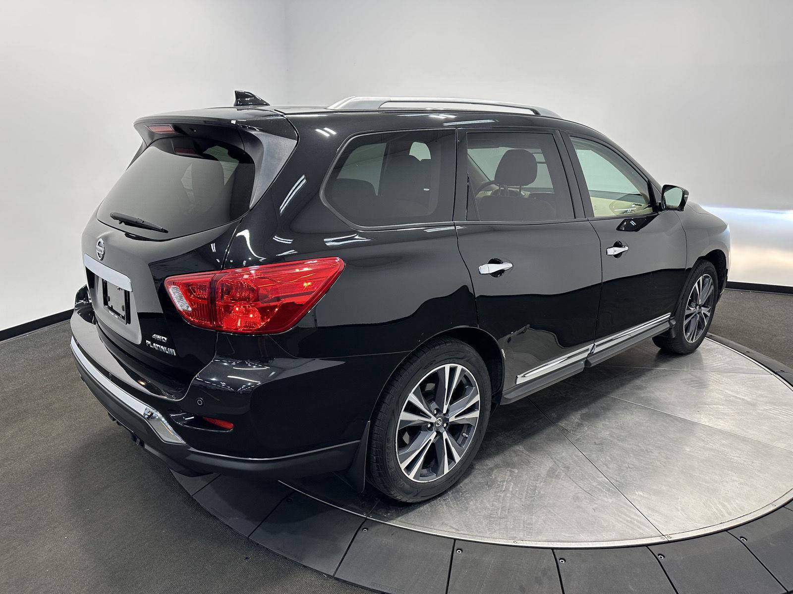 Used 2019 Nissan Pathfinder Platinum image 7