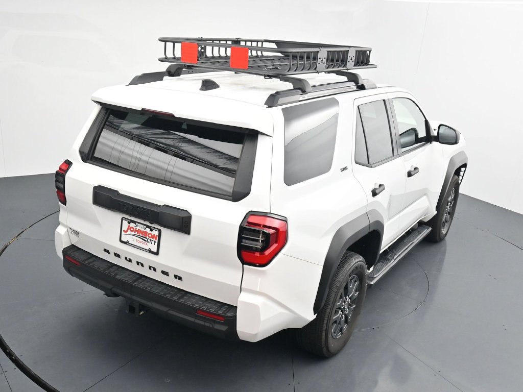 Used 2025 Toyota 4Runner SR5 AWD/4WD image 30