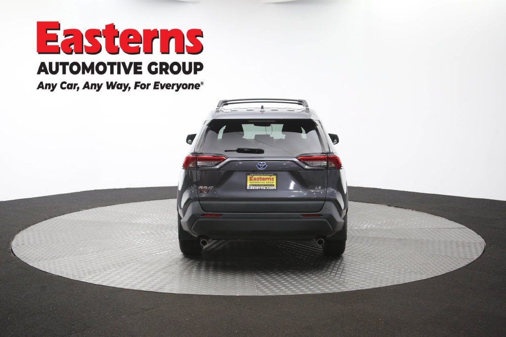 Used 2021 Toyota RAV4 LE w/ Carpet Mat Package (TMS) AWD/4WD image 38