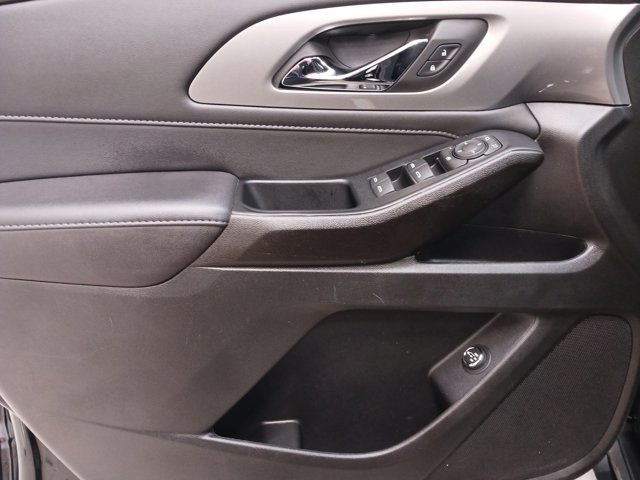 Used 2023 Chevrolet Traverse LT image 25