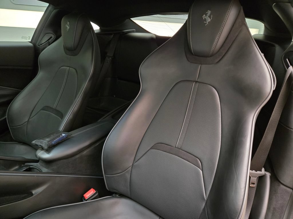 Used 2022 Ferrari Roma RWD image 34