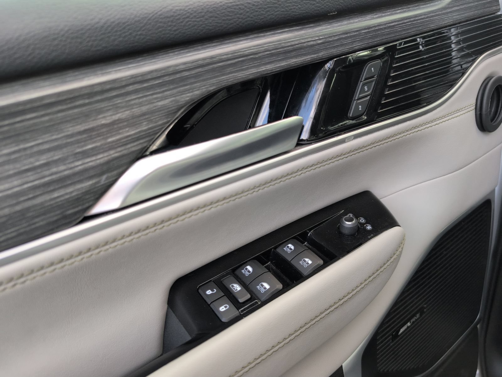 Used 2024 Jeep Wagoneer Series II w/ Convenience Group I AWD/4WD image 8