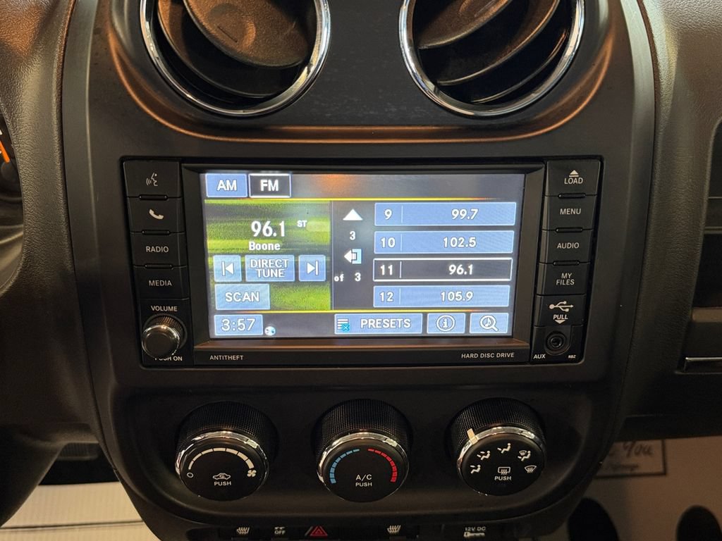 Used 2015 Jeep Patriot High Altitude AWD/4WD image 17