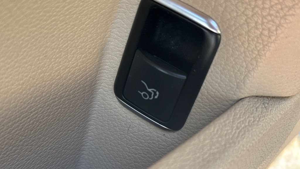 Used 2014 Mercedes-Benz E 350 Sedan image 19