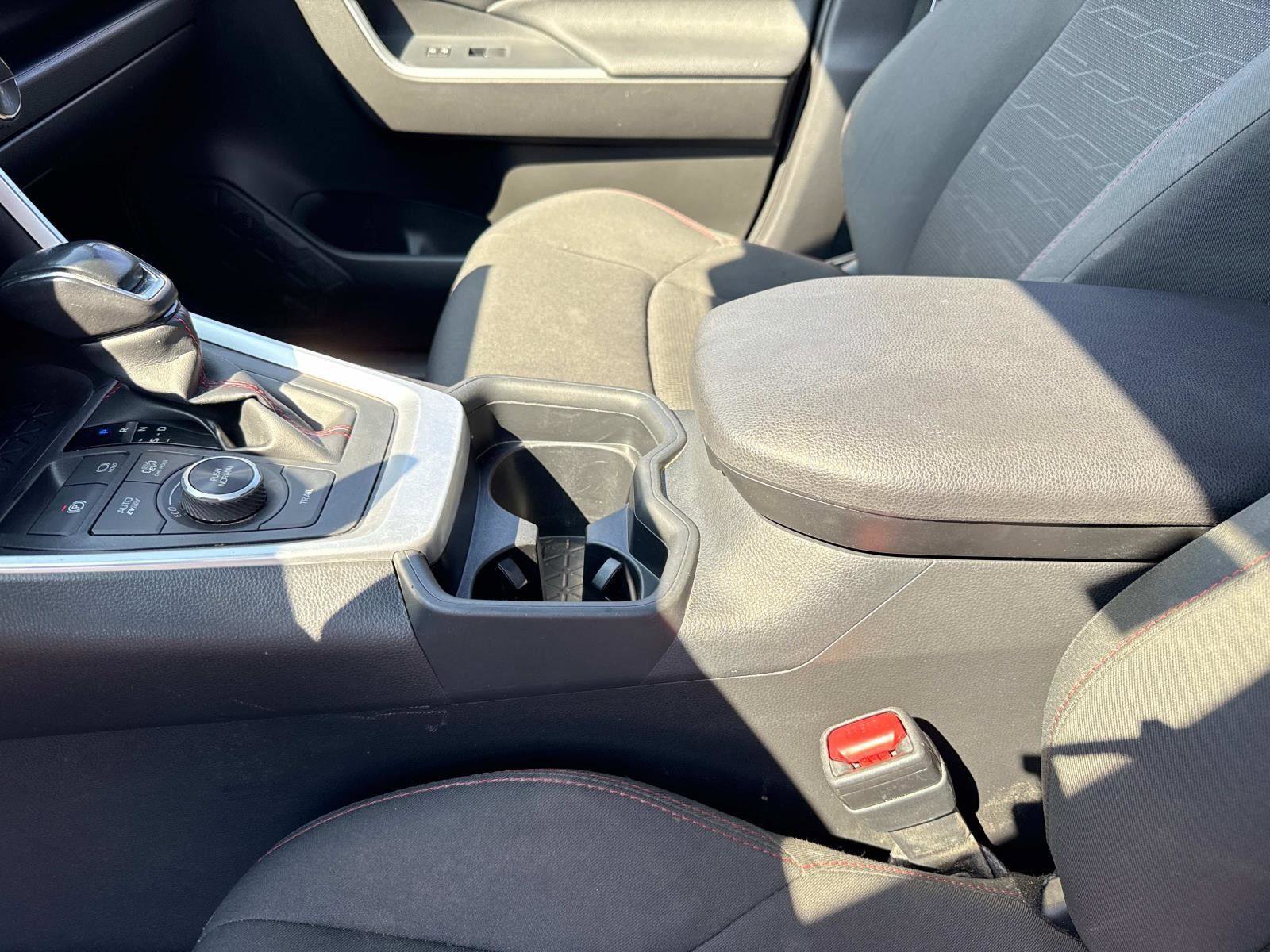 Used 2021 Toyota RAV4 SE image 15