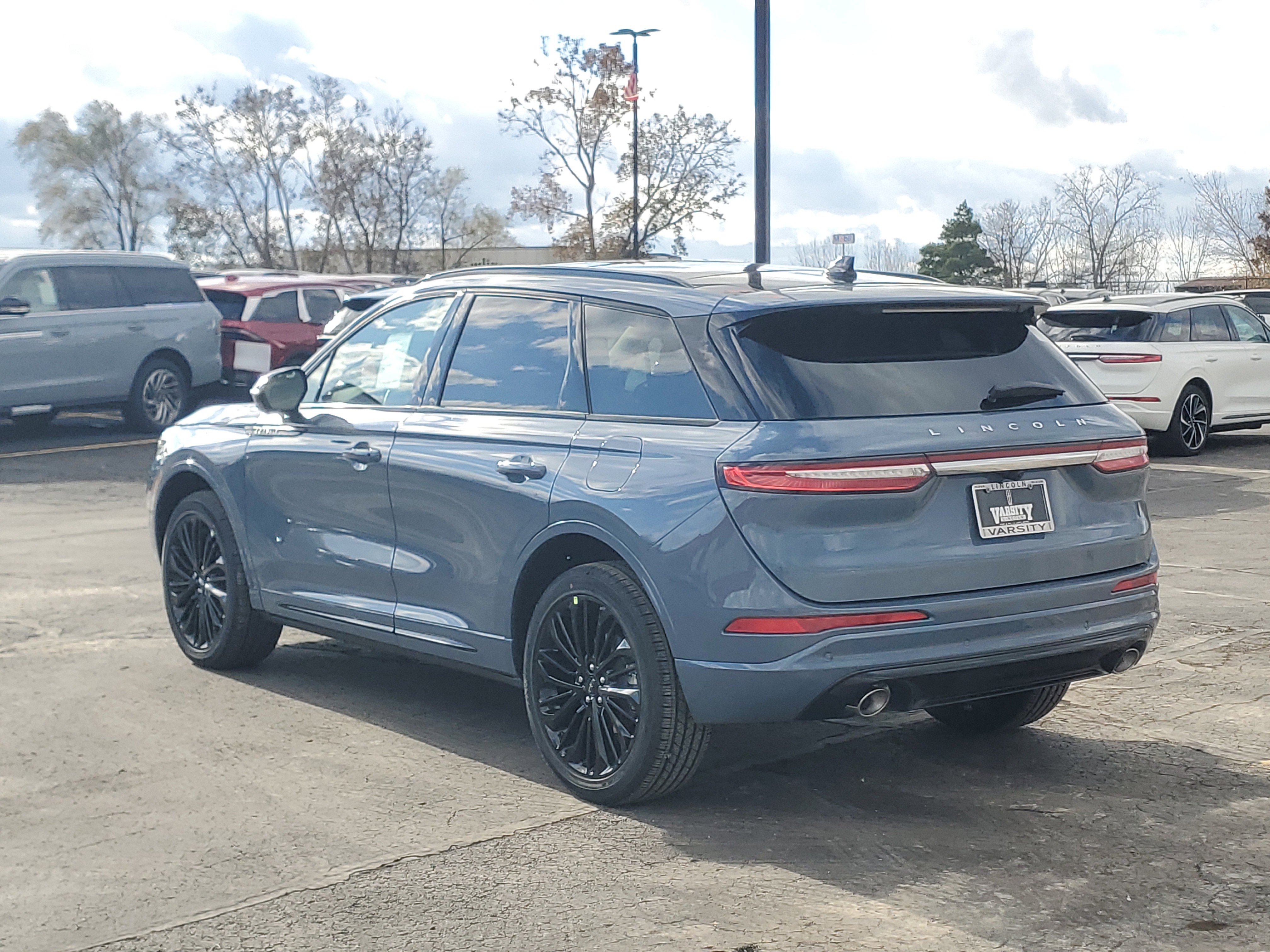 New 2026 Lincoln Corsair Reserve w/ Jet Appearance Package image 3