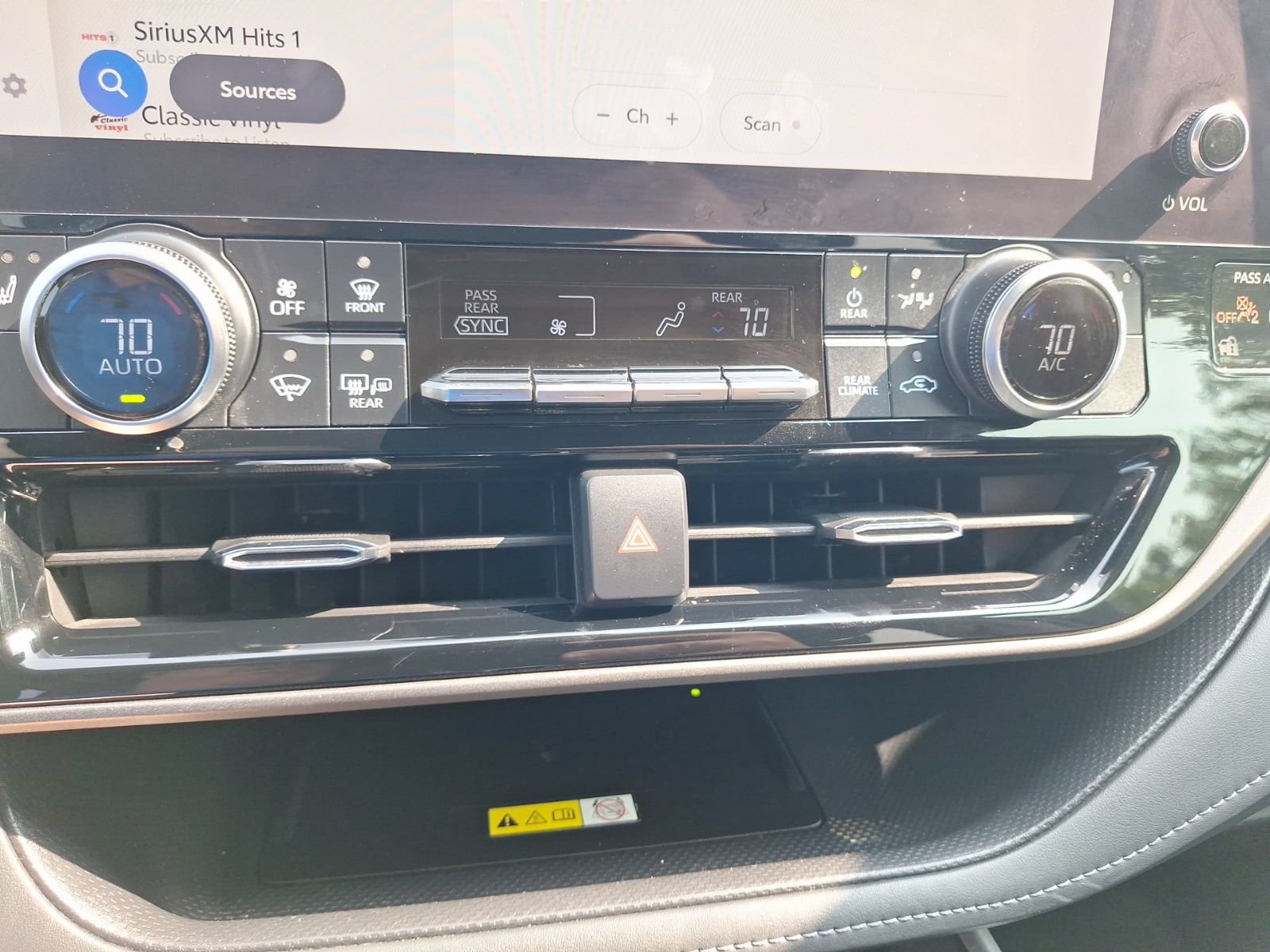 Used 2023 Toyota Highlander XLE FWD image 26