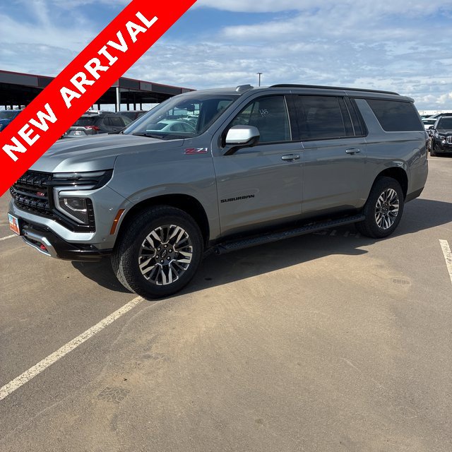 Used 2025 Chevrolet Suburban Z71 image 2