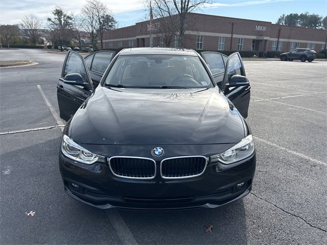 Used 2018 BMW 320i Sedan w/ Convenience Package image 10
