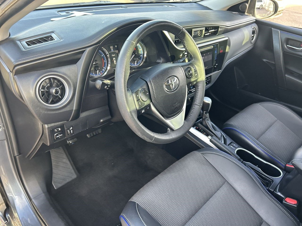 Used 2018 Toyota Corolla SE FWD image 15