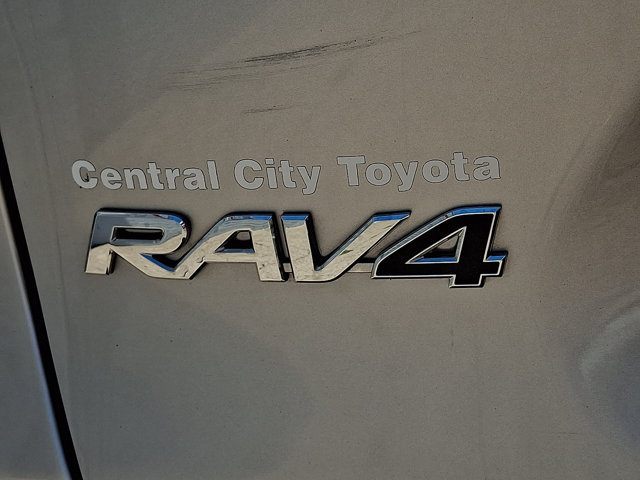Used 2021 Toyota RAV4 LE AWD/4WD image 31
