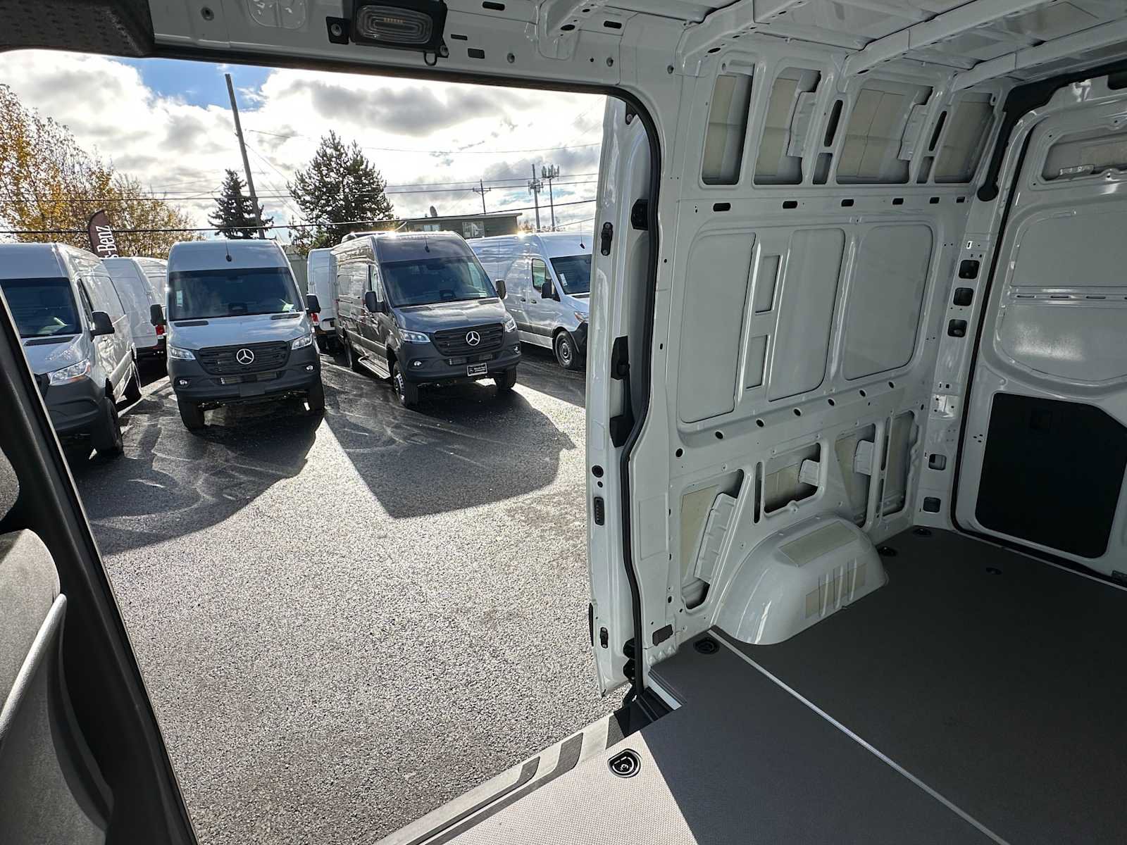 Used 2023 Mercedes-Benz Sprinter 1500 image 21