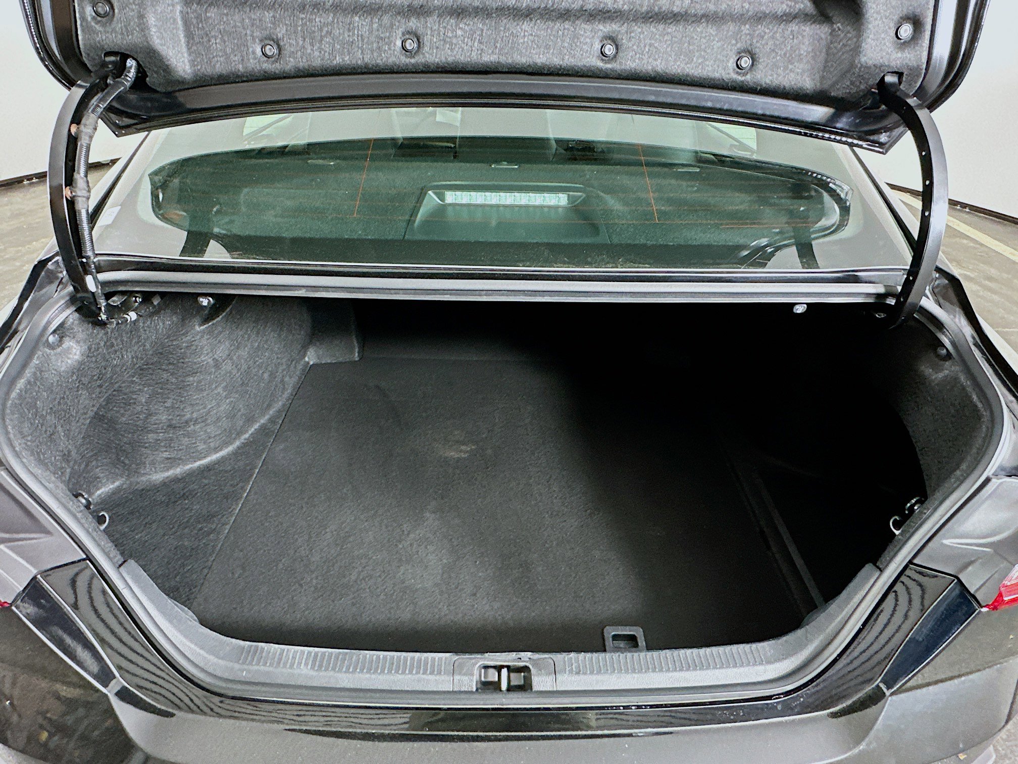 Used 2025 Toyota Camry SE image 29