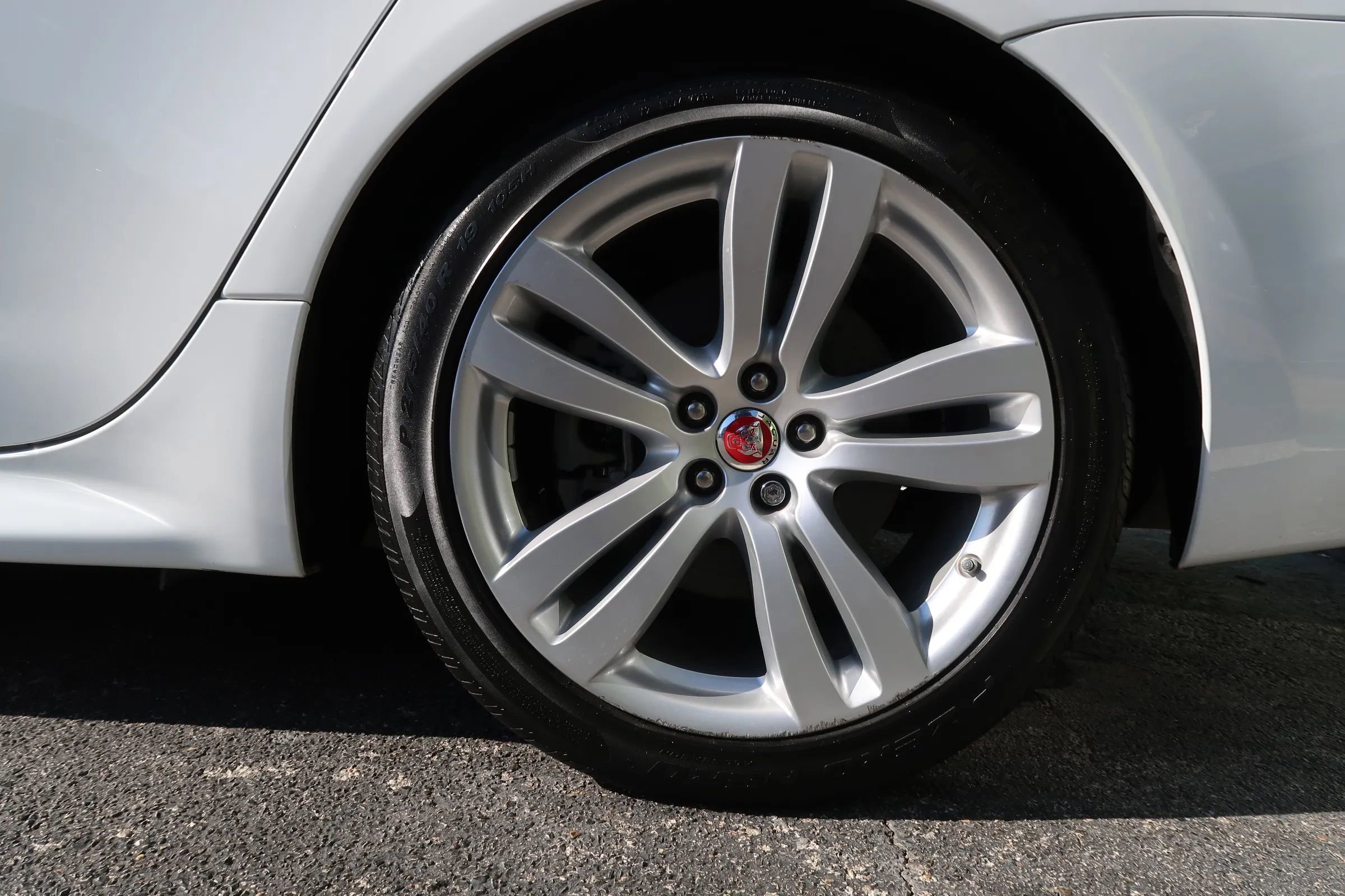 Used 2019 Jaguar XJ R-Sport image 57