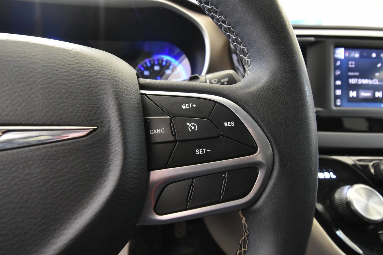 Used 2023 Chrysler Voyager LX FWD image 30