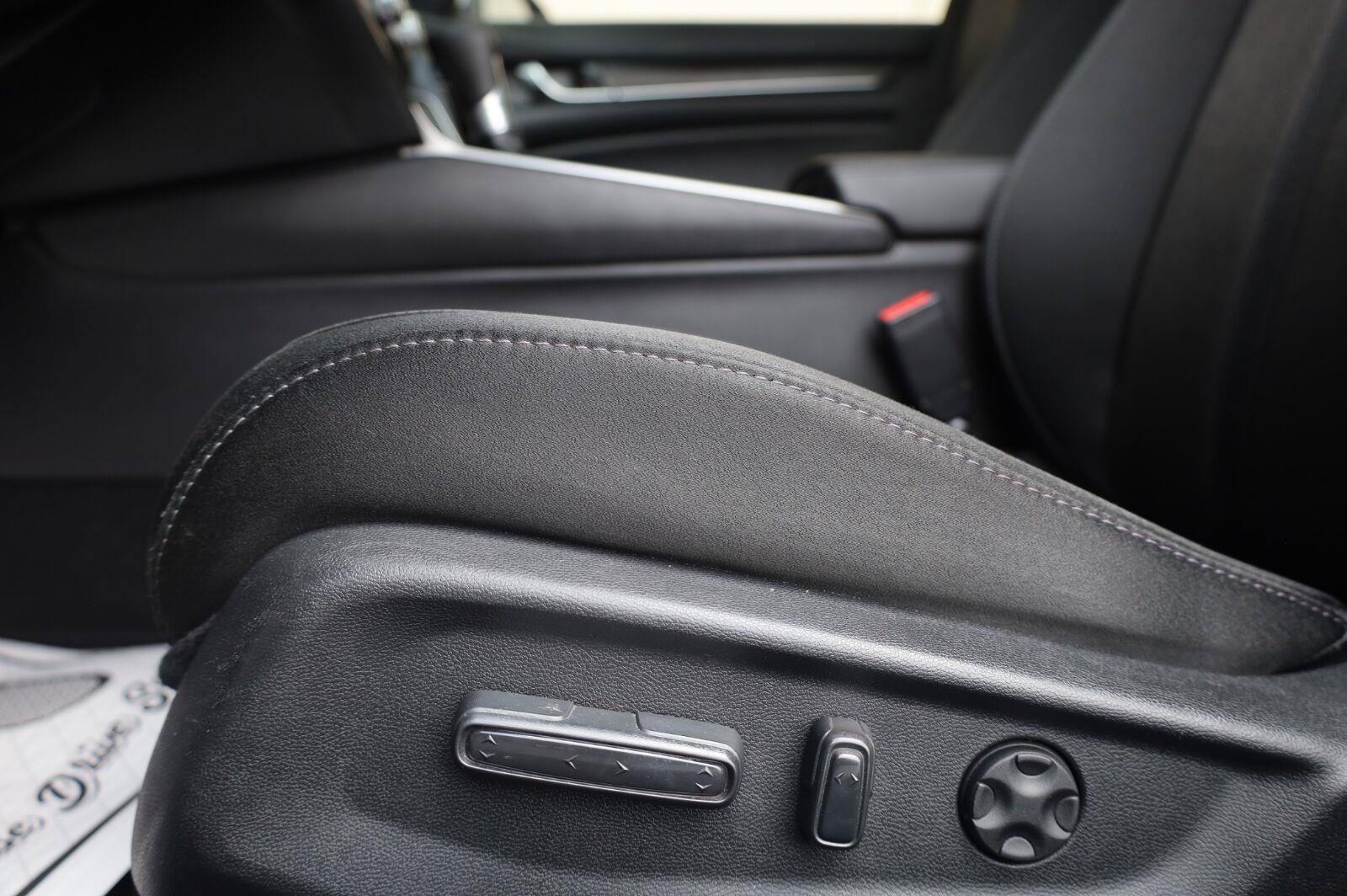 Used 2019 Honda Accord EX image 19
