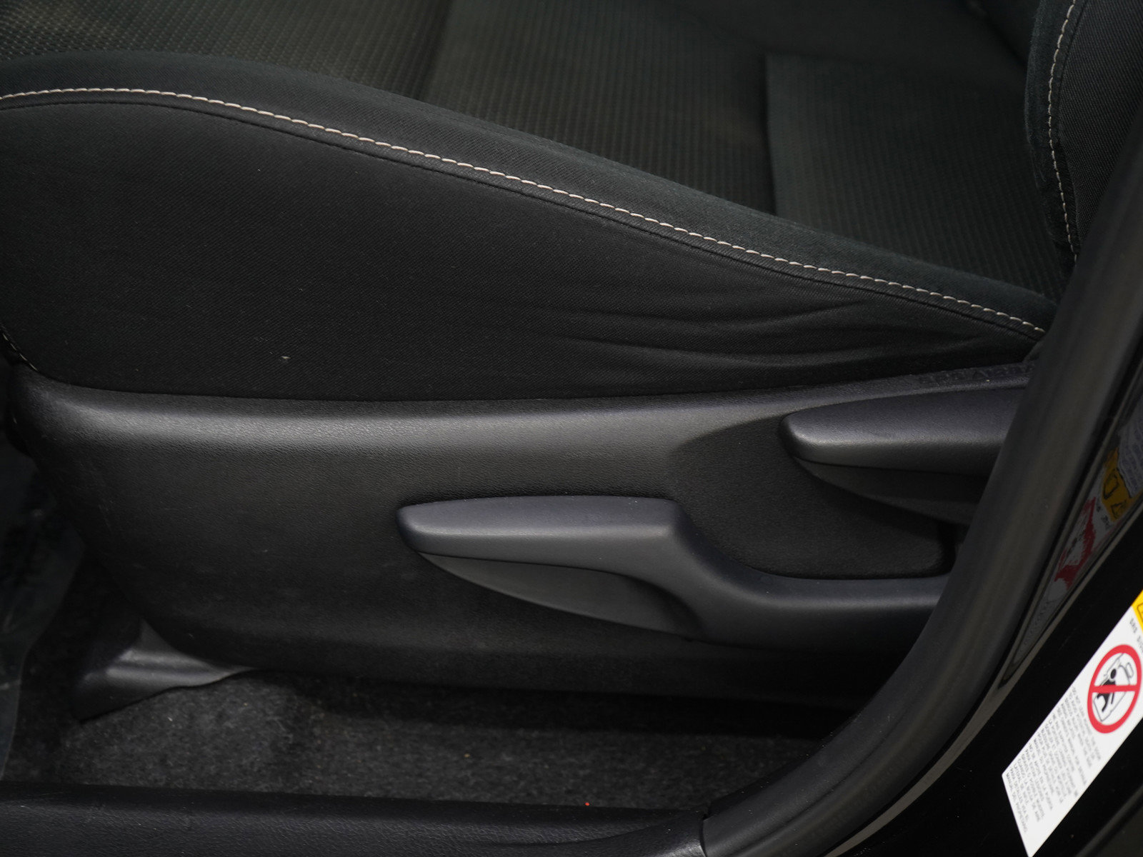 Used 2018 Toyota RAV4 XLE AWD/4WD image 21