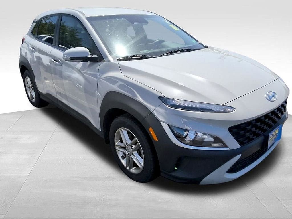 Used 2022 Hyundai Kona SE FWD image 2