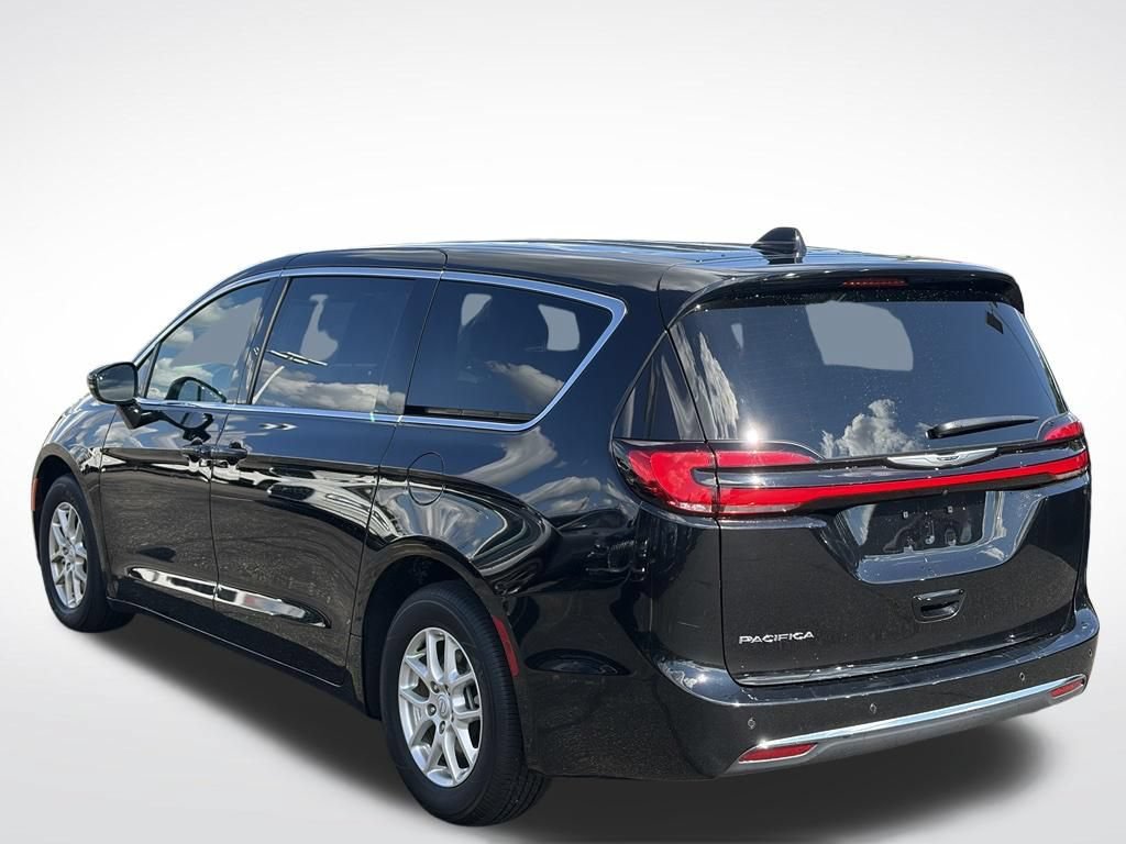 Certified 2025 Chrysler Pacifica Select FWD image 7