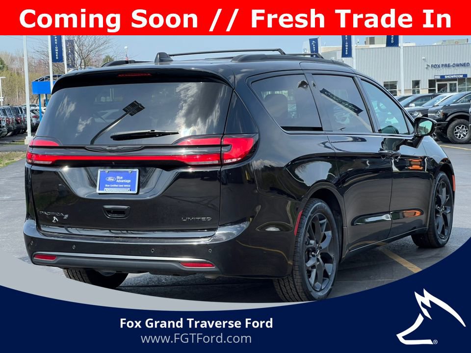 Used 2025 Chrysler Pacifica Limited FWD image 10
