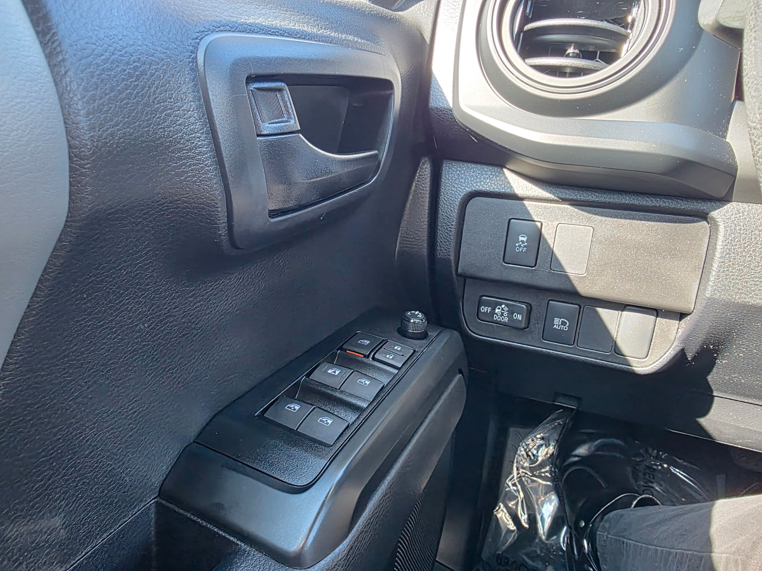 Used 2023 Toyota Tacoma SR AWD/4WD image 19