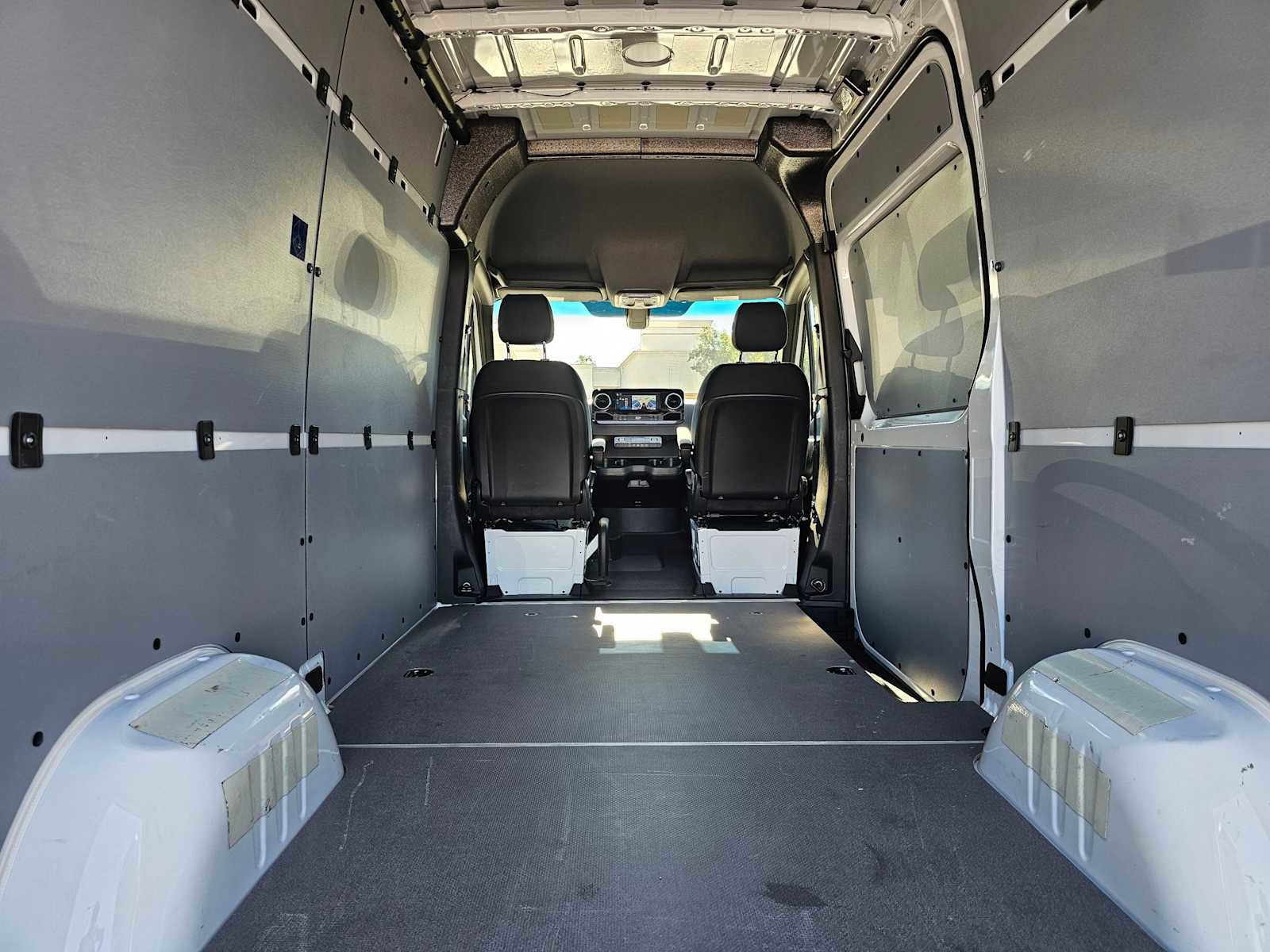 Used 2025 Mercedes-Benz Sprinter 2500 image 18