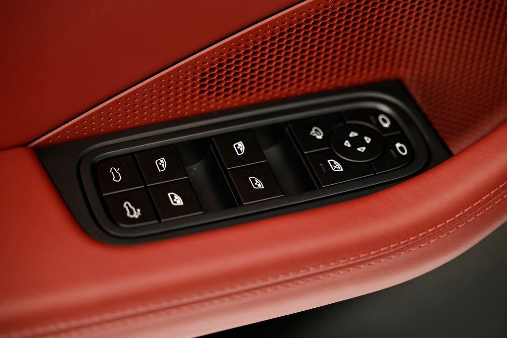 New 2026 Porsche Macan Electric image 21