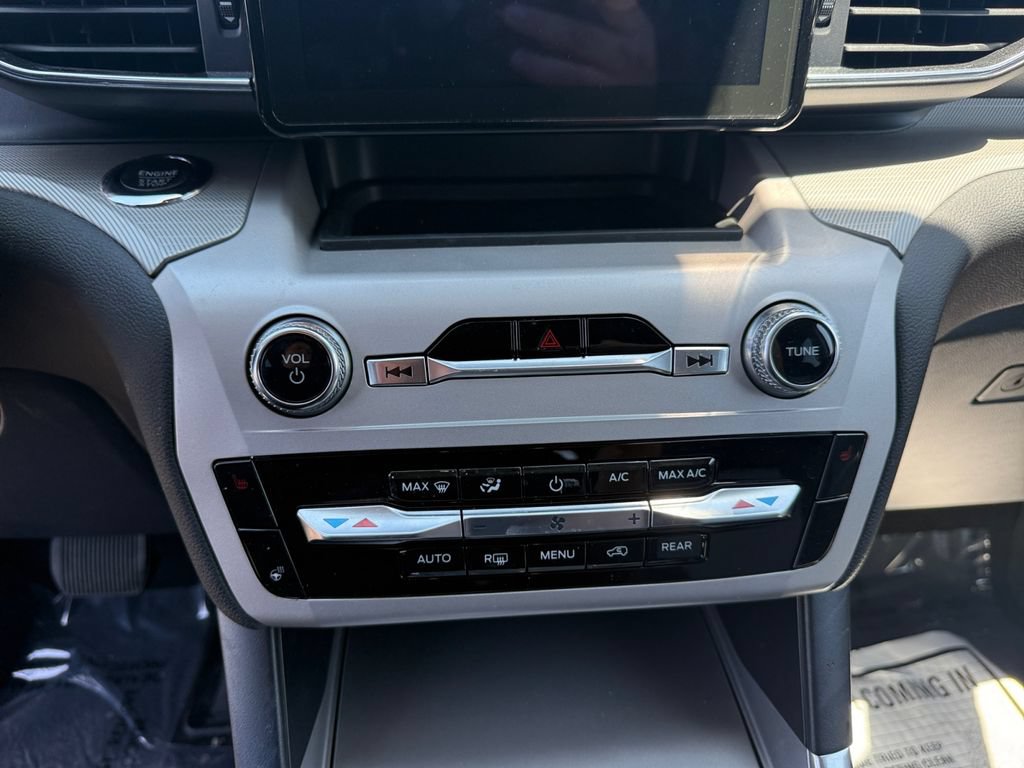 Used 2023 Ford Explorer XLT w/ Equipment Group 202A AWD/4WD image 11