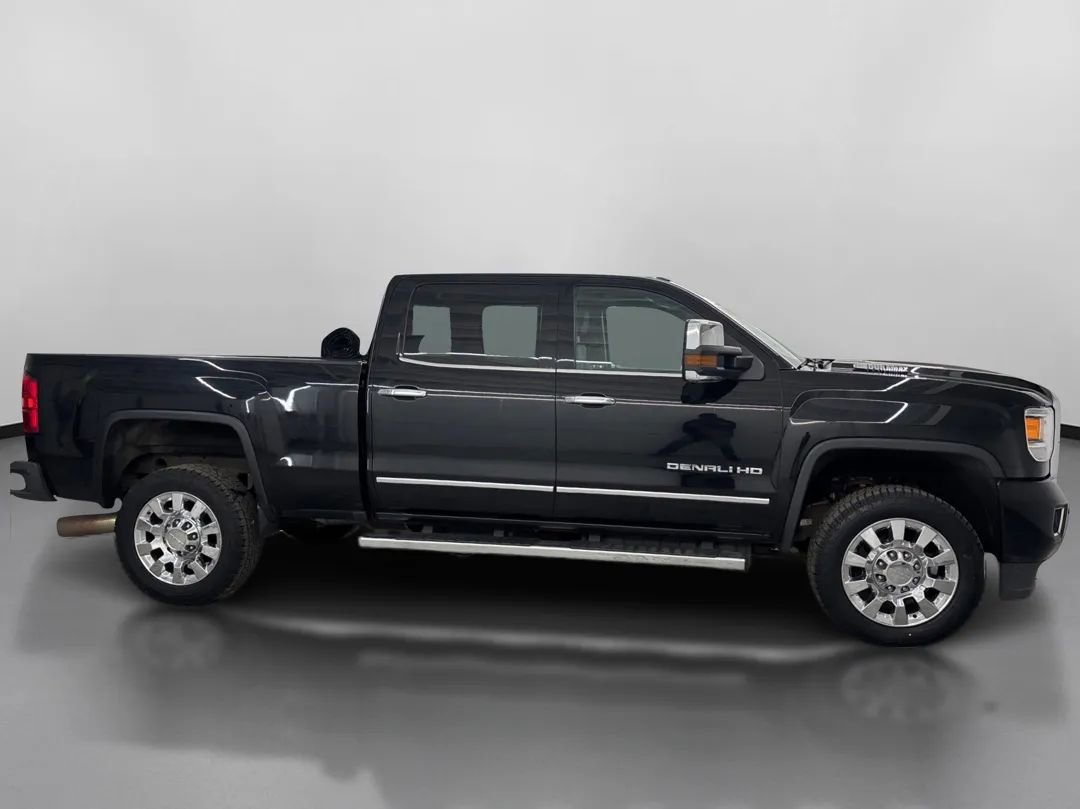 Used 2019 GMC Sierra 2500 Denali w/ Duramax Plus Package AWD/4WD image 11