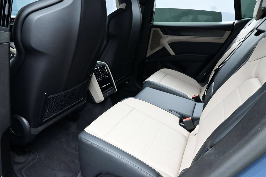 Used 2026 Porsche Cayenne Turbo AWD/4WD image 15