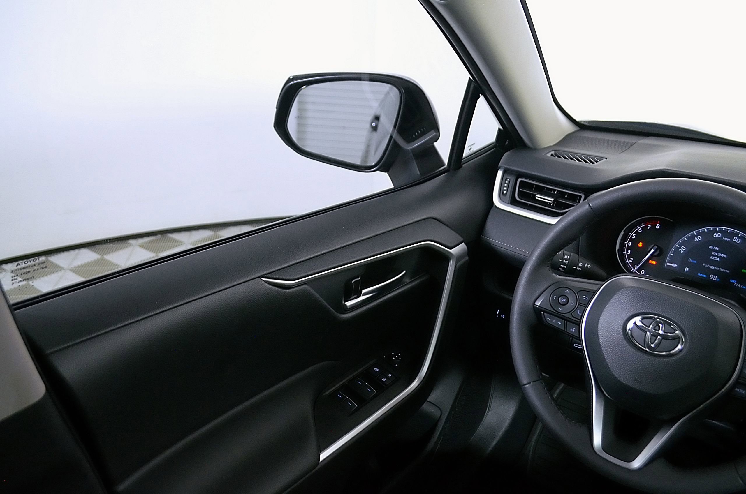 Used 2025 Toyota RAV4 XLE Premium FWD image 22