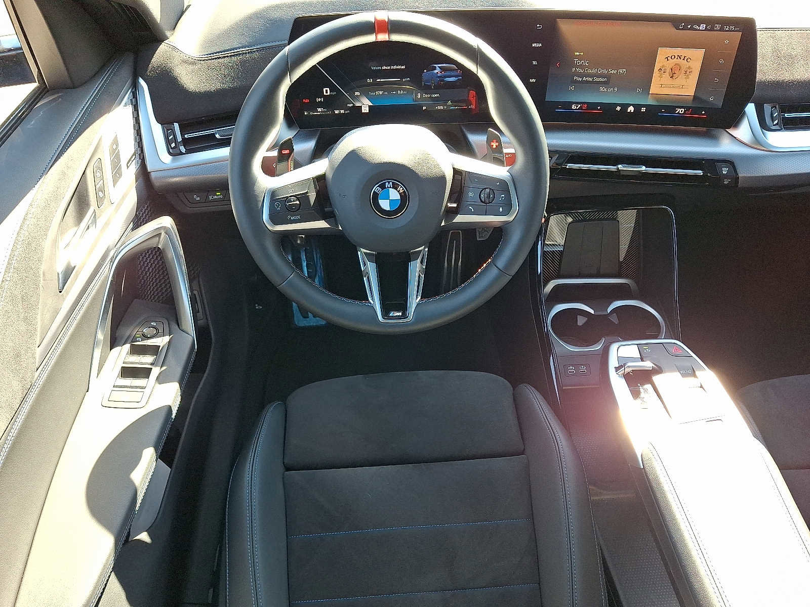 Used 2025 BMW X2 M35i w/ Premium Package image 11